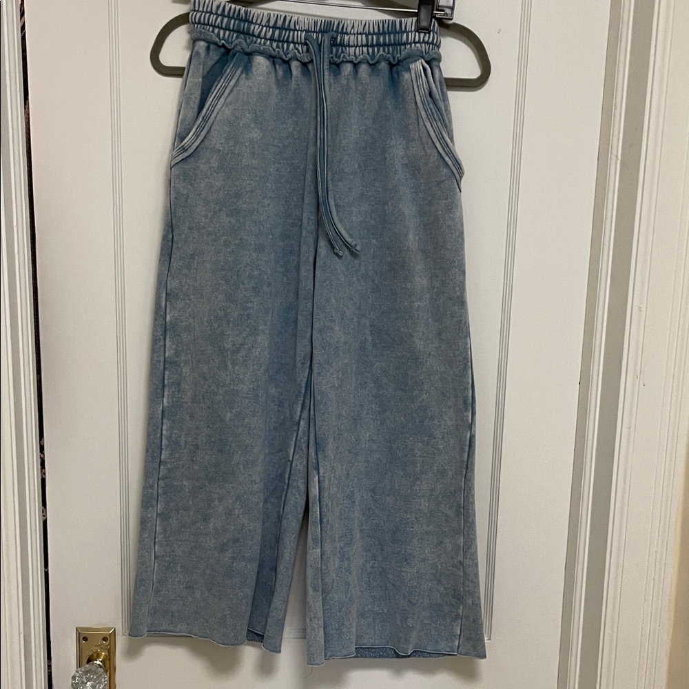 Zenana Outfitters Cropped Blue Sweat Pants